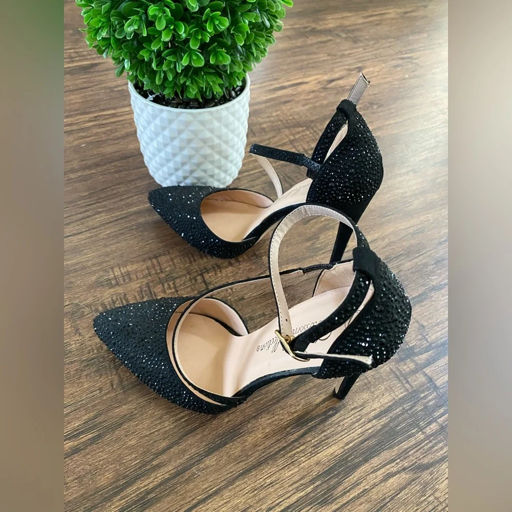 The Blossom Collection Ankle Strap Pointed Toe Heel. Size 5.5 - Picture 7 of 12